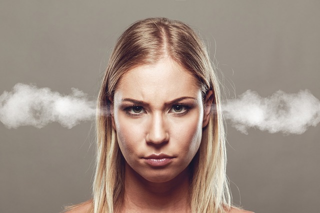 nespokojená blondýna